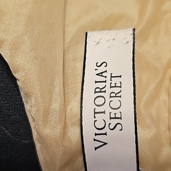 Victoria's Secret Beige Underwire Bra - Picture 3 of 3